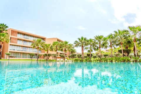 Property building, Garden, Garden view, Pool view, Swimming pool