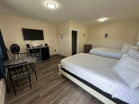 TV and multimedia, Photo of the whole room, Seating area, Bedroom