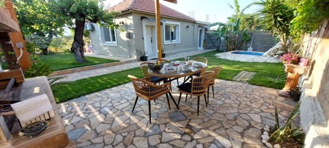 Property building, Patio, Day, Garden, Dining area, Pool view, Swimming pool, sunbed