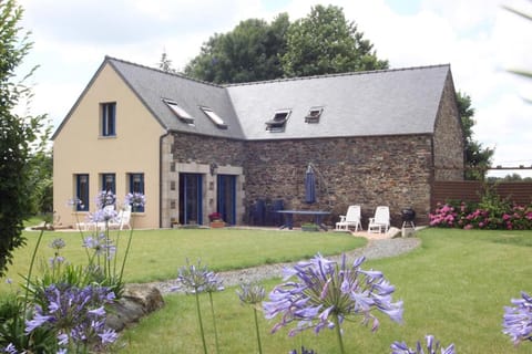 Gîte 4 km mer, 1 km centre ville, pour 8 pers House in Plestin-les-Grèves