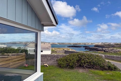 PEDWAR GWYNT-4 BED-SEA FRONT BUNGALOW-RAVENSPOINT ROAD House in Trearddur Bay
