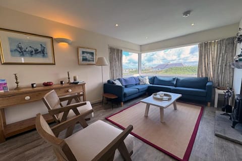 PEDWAR GWYNT-4 BED-SEA FRONT BUNGALOW-RAVENSPOINT ROAD House in Trearddur Bay