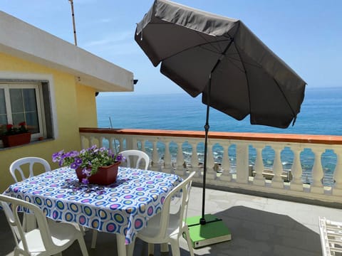 Property building, Balcony/Terrace, Sea view