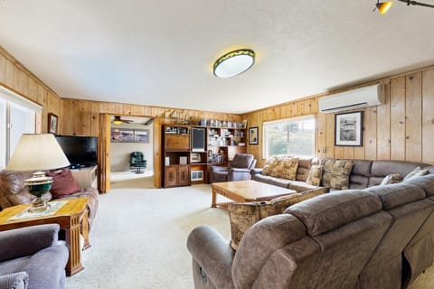 Crescent Lake Lookout House in Rockaway Beach