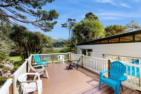 Crescent Lake Lookout House in Rockaway Beach
