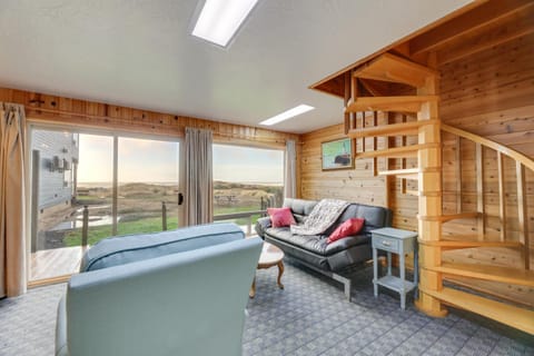 Sanderling Sea Cottages, Unit 3 with Private Balcony House in Oregon