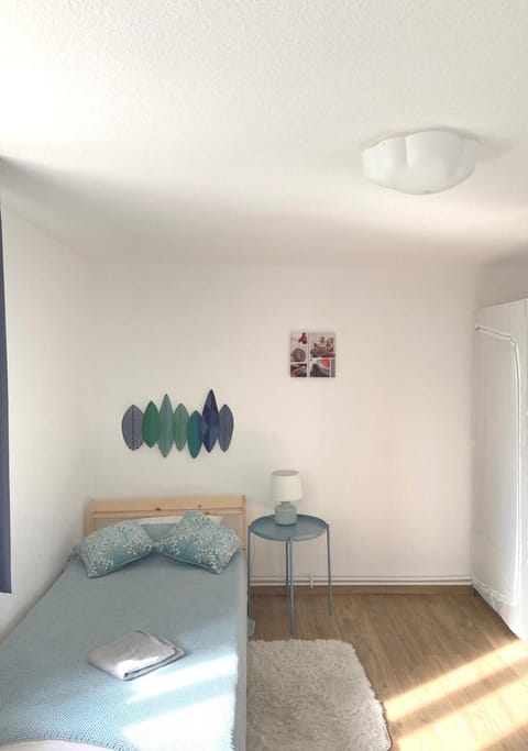 Bed, Photo of the whole room, Decorative detail, Bedroom