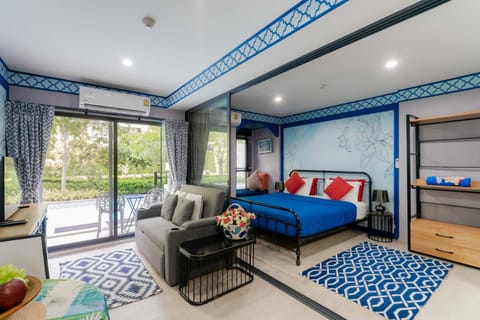 Living room, Photo of the whole room, Seating area, Bedroom
