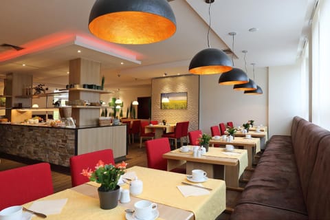 Restaurant/places to eat, Food and drinks, Decorative detail