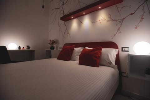 Bed, Photo of the whole room, Decorative detail