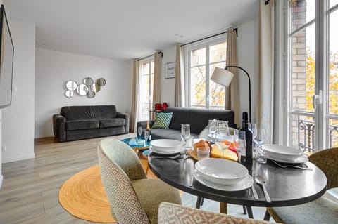 Living room, Seating area, Dining area