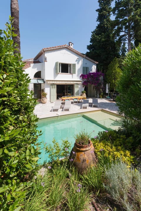 Property building, Swimming pool, Swimming pool