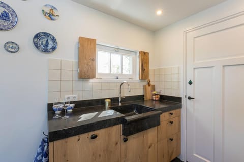 Welcome in - Vakantiewoning met grote tuin en green egg I Lepelstraat 18c Vrouwenpolder House in Vrouwenpolder