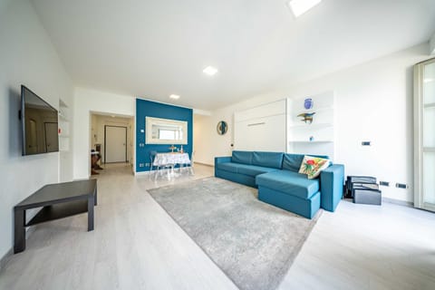 TV and multimedia, Living room, Seating area, Evening entertainment