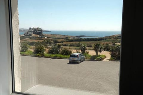 PLAS DARIEN-3 BED APT- SEA VIEWS - SLEEPS 5 House in Trearddur Bay