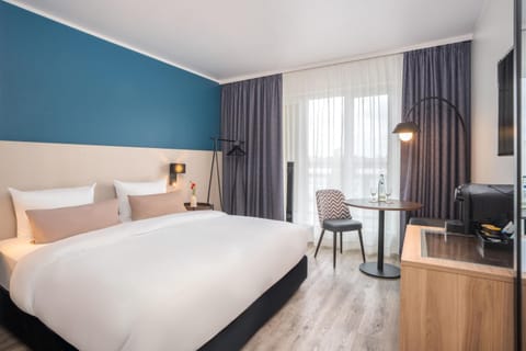 Bed, TV and multimedia, Coffee/tea facilities, View (from property/room), Bedroom, Drinks