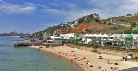Neighbourhood, Beach