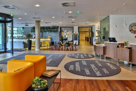Restaurant/places to eat, Facade/entrance, Lobby or reception, Lounge or bar, Dining area