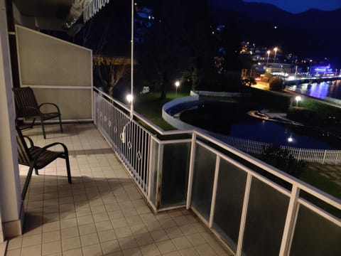 Balcony/Terrace, Lake view, Street view, Swimming pool, Swimming pool
