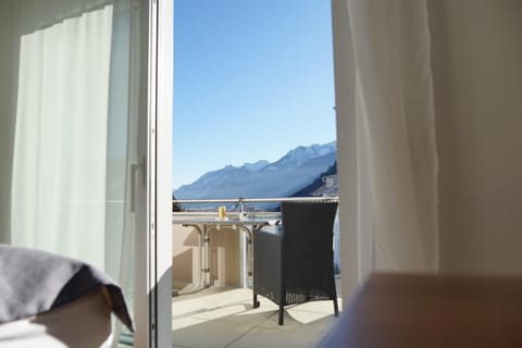 Balcony/Terrace, Mountain view