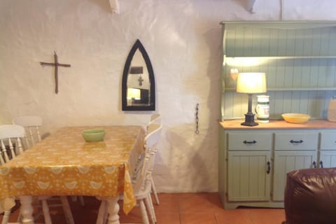 Cottage Sleeps 2- Wood Fire Garden Pets Parking House in England