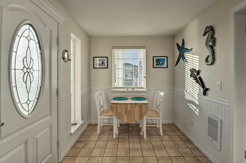 Eagles View Condo in Ocean Shores with 3 Balconies Apartment in Ocean Shores