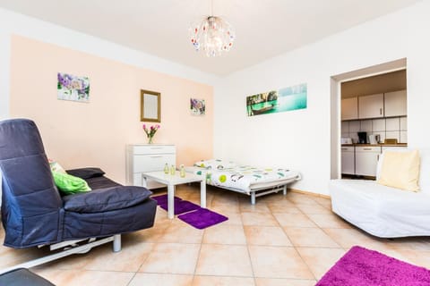 Bed, Seating area, Bedroom
