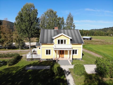Property building, Spring, Garden, Garden view