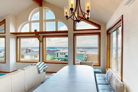 Sea Stack View House in Pacific City