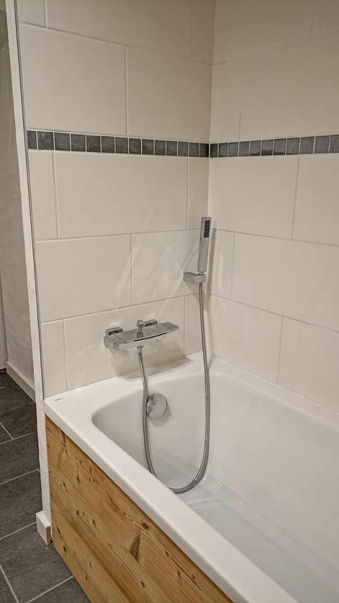 LA GRANGE SAVOYARDE-Spa-Piscine-Proche lac-Charme-Détente- 3 Etoiles Apartment in Doussard