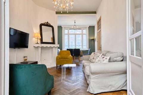Beautiful 1900 house full equipped, 4bdrm+ garden! House in Lille