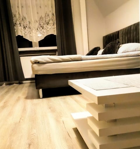 Bed, Living room, Photo of the whole room, Seating area, Bedroom