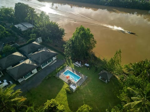 Property building, Natural landscape, Pool view, River view