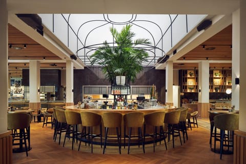 Restaurant/places to eat, Food and drinks