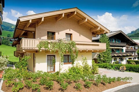 Chalet Alpinresort Apartment in Saalbach-Hinterglemm