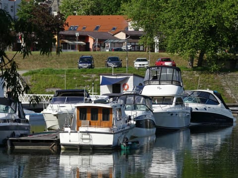 Neighbourhood, Beach, Beach