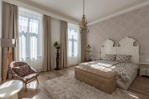 Bed, Photo of the whole room, Seating area, Bedroom, air conditioner