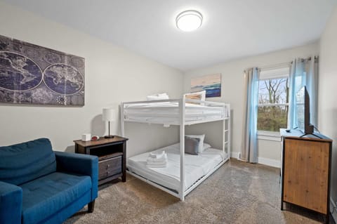 Fishing & Skate Park, 10 mins to Ark, Sleeps 14 House in Williamstown