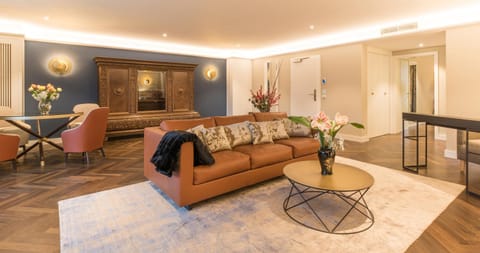 Living room, Photo of the whole room, Seating area, hair dresser