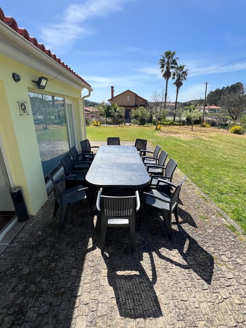 Patio, Spring, Day, Natural landscape, Garden, Dining area, Garden view