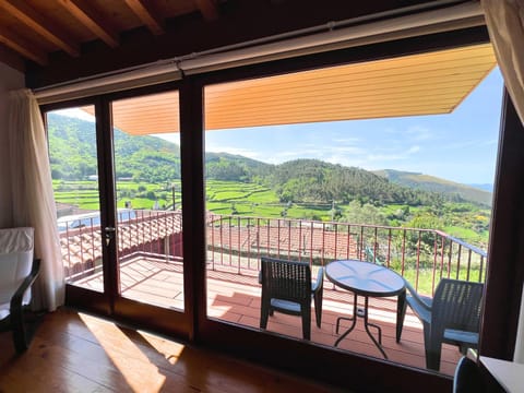 Day, Natural landscape, View (from property/room), Balcony/Terrace, Seating area, Mountain view
