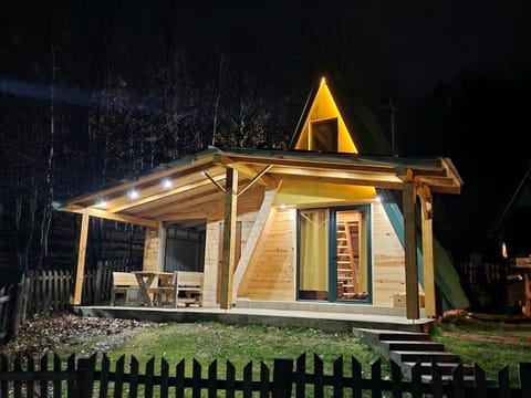 Honeywood Cabin II with Private Spa Cabin in Montenegro