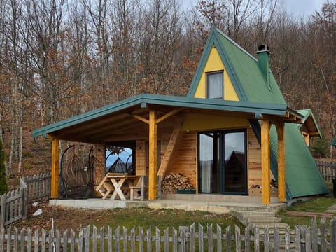 Honeywood Cabin II with Private Spa Cabin in Montenegro