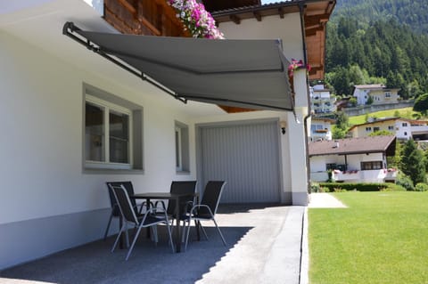 Property building, Balcony/Terrace, Balcony/Terrace