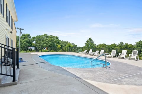 Country Lodge for 18, With Pool and Pond, Near Ark House in Ohio