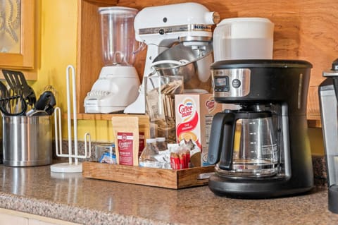 Country Lodge for 18, With Pool and Pond, Near Ark House in Ohio