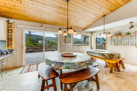 Beachtown Bliss House in Rockaway Beach