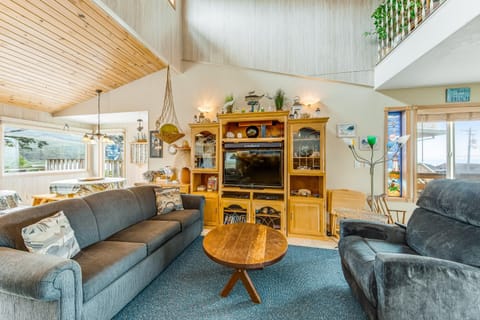 Beachtown Bliss House in Rockaway Beach