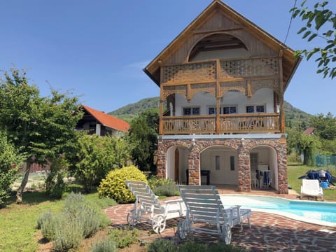 Property building, Garden, Swimming pool
