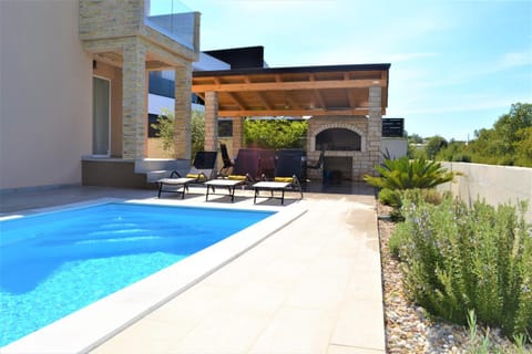 Property building, Patio, Day, Garden, Garden view, Pool view, Swimming pool, sunbed